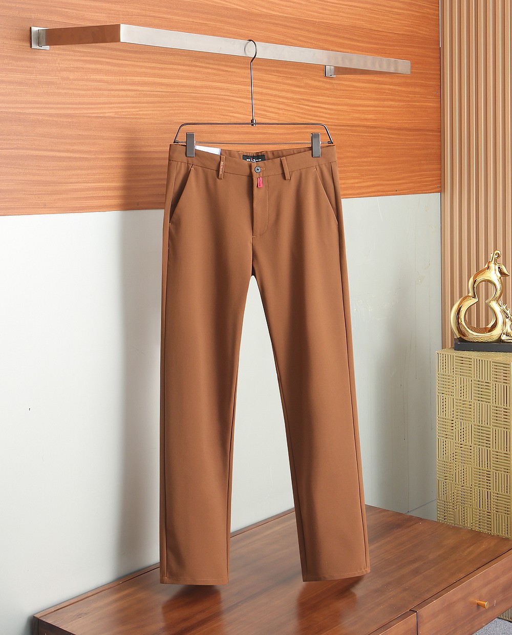 Kiton2025SS Men’s Shorts: Unchallenged Style Blending Craft and Aesthetics, Excellent Detail and Quality.