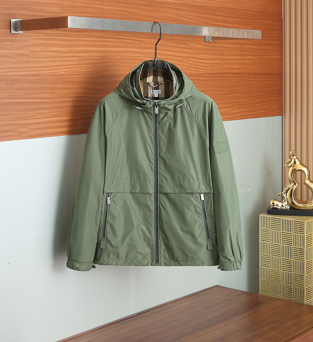 NO:502848,The main recommendation is Burbeery's 2025ss early autumn new style released Burberry hooded jacket jacket, classic plaid matching inside, windbreaker jacket!  Wearing it is comfortable and slim, lazy and casual, combined with clean and simple colors, it is particularly pleasing to look at, suitable for daily wear~ I love to launch sports items embellished with vitality prints to welcome the arrival of the warm season. Size M-3XL complete three standards H2025 new model first release item number 85101, burberry, burberry, jackets & coats, jackets & coats, hats, alexander wang19860909主推 Burbeery 2025ss早秋新款发布巴宝莉连帽夹克外套,内里经典格子搭配,风衣外套！穿上就是舒适自在又显瘦的存在,慵懒而随性,结合干净简单的色系就特别耐看,适合日常穿着~倾情推出缀饰活力印花的运动单品,迎接温暖季节的到来. 尺码M-3XL 三标齐全 H2025新款首发 货号85101,,burberry,burberry,jackets & coats,jackets & coats,hats,alexander wang,Men's clothing