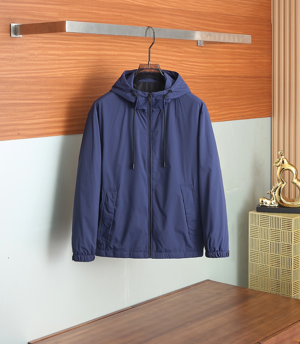 NO:501677,The main recommendation is the new autumn and winter ZEGNA counter with the same hooded casual jacket, both business and casual!  The fabric is made of polyester fiber windproof and waterproof fabric, inner polyester fiber lining, left-hand brand highlights the luxury of the brand, exquisite craftsmanship, waterproof and breathable, soft and delicate. It is stylish, customized hardware, special mold opening and customization of slider, very neat, knotting a series of small-detail craftsmanship applications, trademark tags, all of which should be complete, trading company perfect goods must be high-end people, original hardware and auxiliary materials are complete, enter and exit the counter at will, wt buy with confidence. Color black Navy Blue Size 48 50 52 54 56 /8573,,zegna,jackets & coats,hats,alexander wang19860909主推 秋冬新款杰尼亚ZEGNA专柜同款连帽休闲夹克,商务休闲两不误！面料采用聚酯纤维防风防水面料,内里聚酯纤维内衬,左手品牌彰显品牌奢华,工艺精湛考究,防水透气,柔软细腻.且有型,定做五金,拉头特殊开模定制,做工方面走线,非常工整,套结一系列小细节工艺的应用, 商标 吊牌,一应具全,贸易公司完美货品高端人士必备单品,原厂五金辅料三标齐全,随意出入专柜,wt放心购买. 颜色黑色 藏青色 蓝色 尺码48 50 52 54 56 /8573,,zegna,jackets & coats,hats,alexander wang,Men's clothing