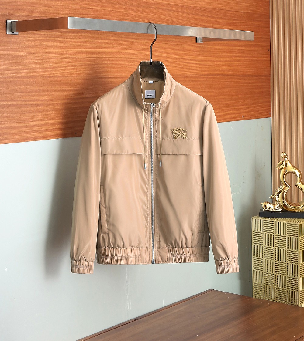 NO:518625,Cotton Jacket Burberry's new counter with the same hooded casual and cotton jacket, both business and casual!  The fabric is made of polyester fiber windproof and waterproof fabric, inner polyester fiber lining, left-hand brand highlights the luxury of the brand, exquisite craftsmanship, waterproof and breathable, soft and delicate. It is stylish, customized hardware, special mold opening and customization of slider, very neat, knotting a series of small-detail craftsmanship applications, trademark tags, all should be complete, trading company perfect goods, high-end products must be available for high-end people, original hardware and auxiliary materials are complete, free to enter and exit the counter, wt buy with confidence. Color black khaki/859 Size 48-56,,burberry,burberry,jackets & coats,hats,alexander wang19860909棉夹克巴宝莉Burberry新款专柜同款连帽休闲加棉夹克,商务休闲两不误！面料采用聚酯纤维防风防水面料,内里聚酯纤维内衬,左手品牌彰显品牌奢华,工艺精湛考究,防水透气,柔软细腻.且有型,定做五金,拉头特殊开模定制,做工方面走线,非常工整,套结一系列小细节工艺的应用, 商标 吊牌,一应具全,贸易公司完美货品高端人士必备单品,原厂五金辅料三标齐全,随意出入专柜,wt放心购买. 颜色黑色 卡其色/859 尺码48-56,,burberry,burberry,jackets & coats,hats,alexander wang,Men's clothing