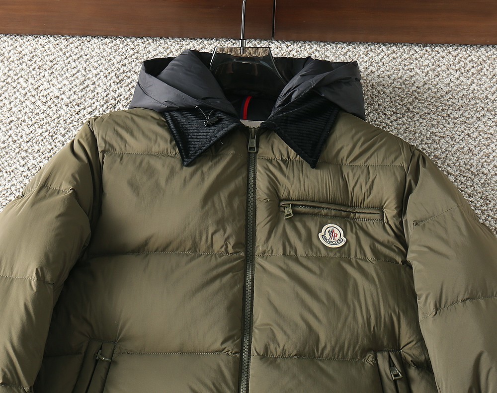 蒙口Moncler男士连帽羽绒服,轻奢时尚休闲风格,轻盈保暖柔软!低调系列时尚百搭,就是有型!香港贸