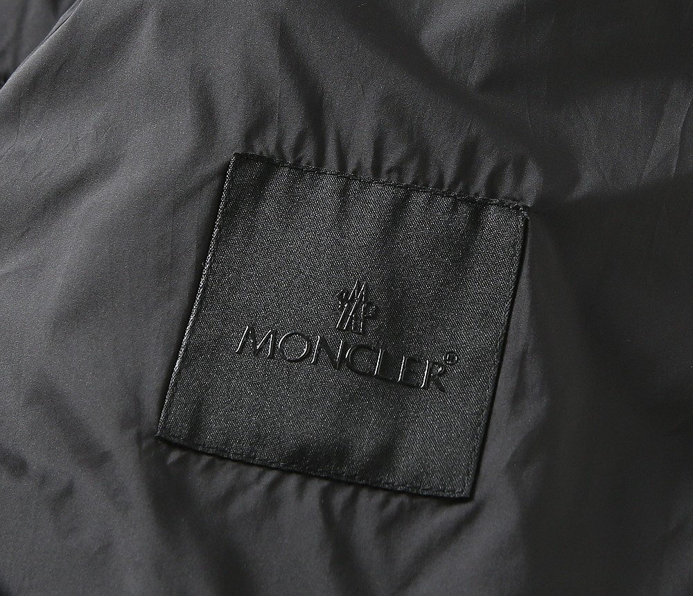 Moncler down jacket (H) Meng Mouth Down Jacket 2025 Autumn and Winter New Original 1:1 customized hardware accessories are all imported and original customized. Counter comparisons are welcome. Absolutely high quality. Made of top-grade 95 white duck down. Super soft. Filled with fluffy and full feathers. Super heavy workmanship. Fabric workmanship. Perfect version. Note The fabric is super comfortable. Exclusive model. Non-market goods. Same style for men and women. — photo 11