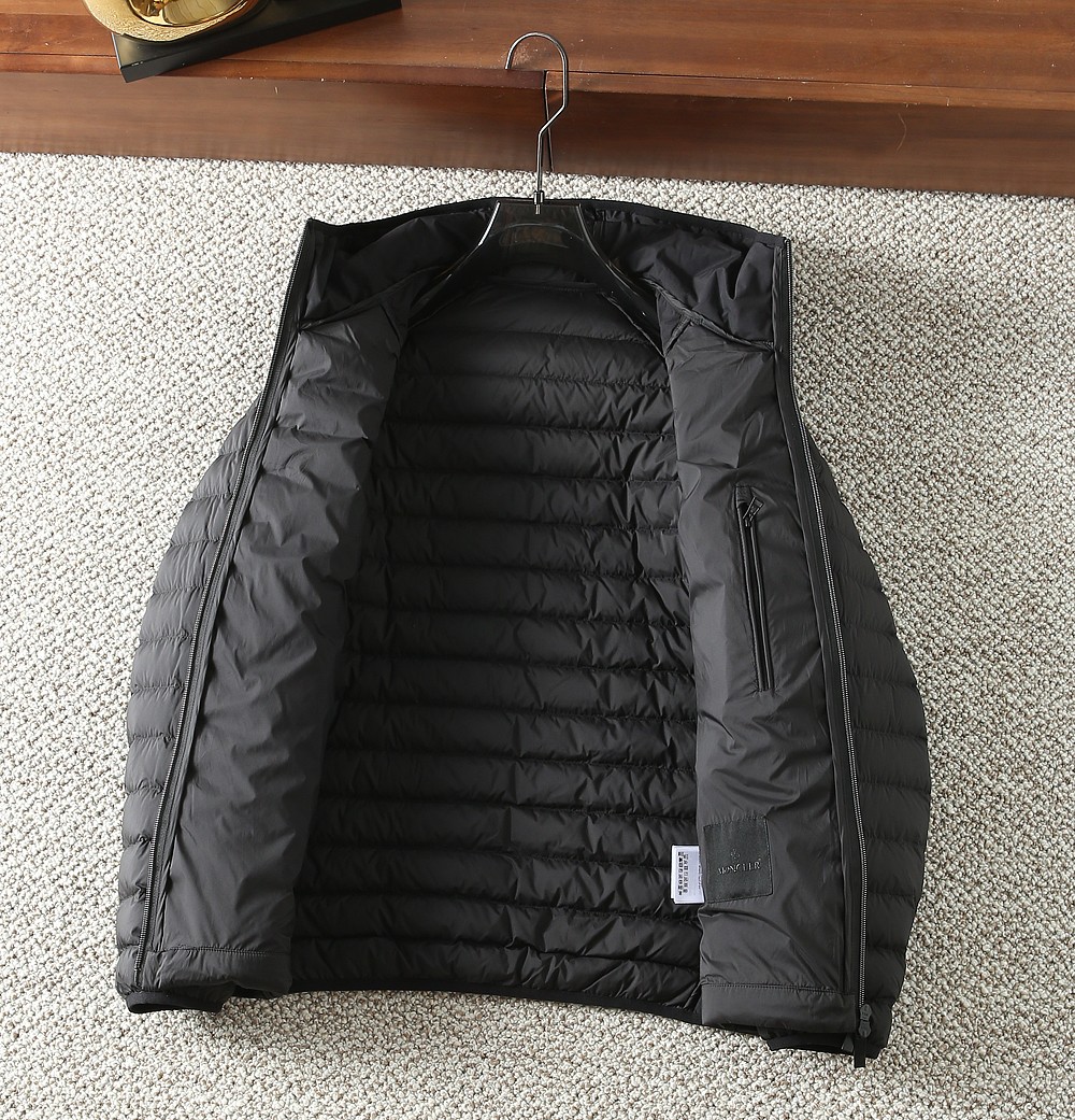 Moncler down jacket (H) Meng Mouth Down Jacket 2025 Autumn and Winter New Original 1:1 customized hardware accessories are all imported and original customized. Counter comparisons are welcome. Absolutely high quality. Made of top-grade 95 white duck down. Super soft. Filled with fluffy and full feathers. Super heavy workmanship. Fabric workmanship. Perfect version. Note The fabric is super comfortable. Exclusive model. Non-market goods. Same style for men and women. — photo 9