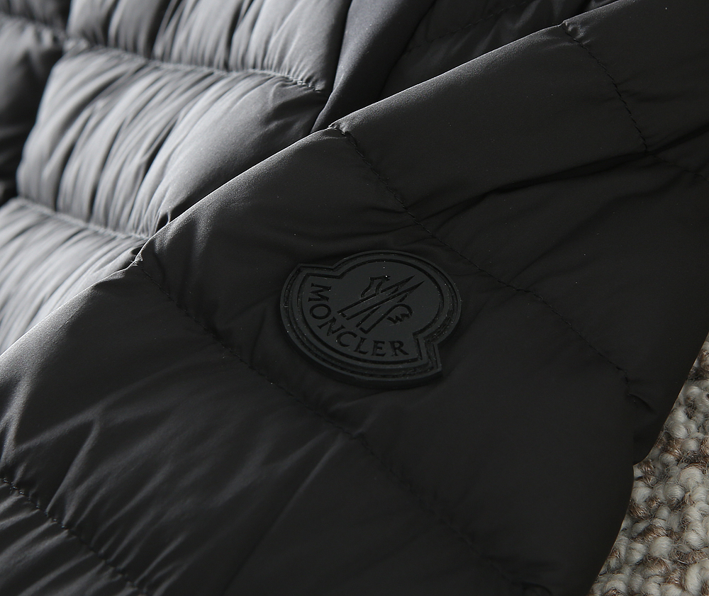 Moncler down jacket (H) Meng Mouth Down Jacket 2025 Autumn and Winter New Original 1:1 customized hardware accessories are all imported and original customized. Counter comparisons are welcome. Absolutely high quality. Made of top-grade 95 white duck down. Super soft. Filled with fluffy and full feathers. Super heavy workmanship. Fabric workmanship. Perfect version. Note The fabric is super comfortable. Exclusive model. Non-market goods. Same style for men and women. — photo 6