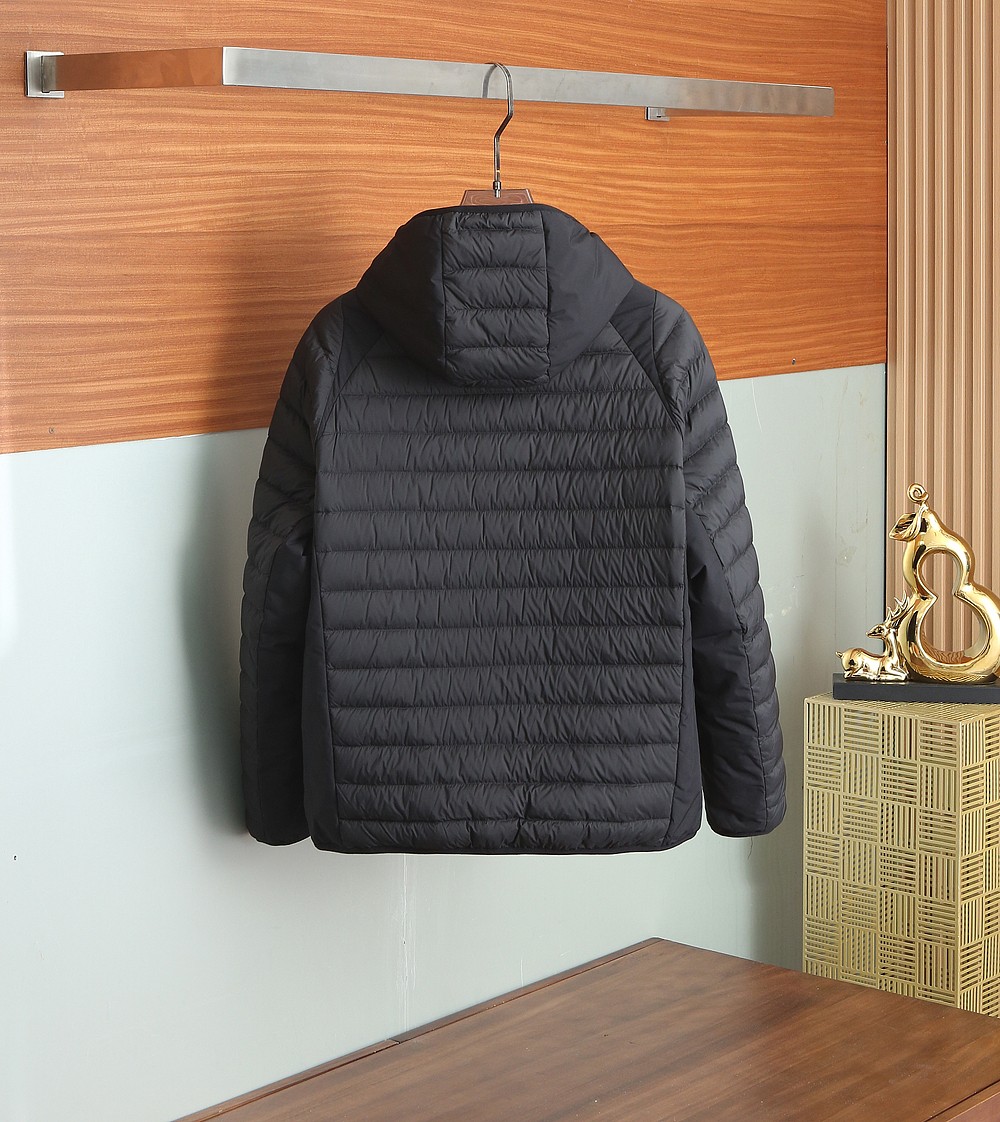 Moncler down jacket (H) Meng Mouth Down Jacket 2025 Autumn and Winter New Original 1:1 customized hardware accessories are all imported and original customized. Counter comparisons are welcome. Absolutely high quality. Made of top-grade 95 white duck down. Super soft. Filled with fluffy and full feathers. Super heavy workmanship. Fabric workmanship. Perfect version. Note The fabric is super comfortable. Exclusive model. Non-market goods. Same style for men and women. — photo 2