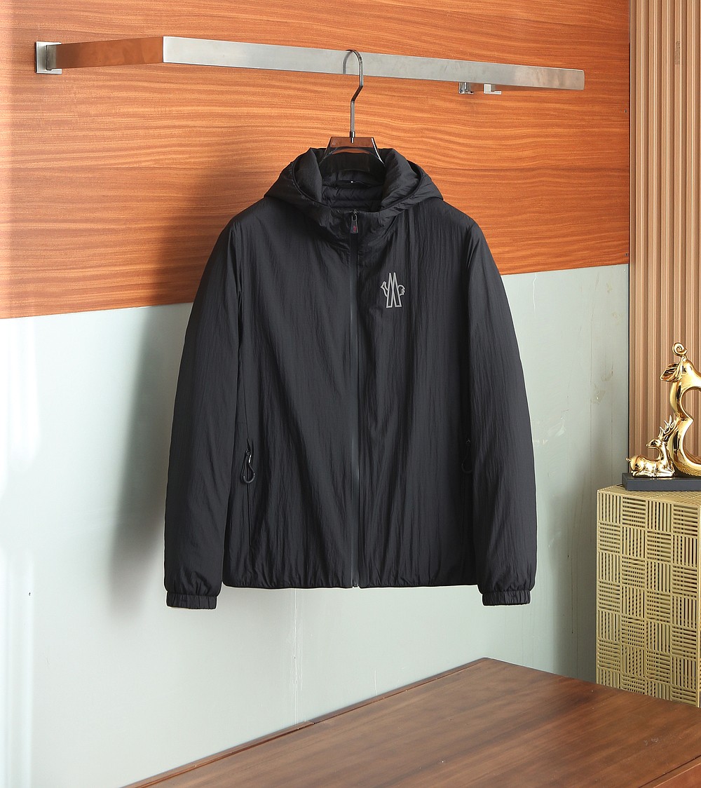 NO:537588,Down 2025 autumn and winter new mask original 1:1 custom hardware accessories fully imported original customization Welcome to counter comparison Absolutely high quality Use top-grade 95 white duck down Super soft Feather filling fluffy and plump Super heavy fabric with a perfect fit and pay attention to the super comfortable fabric Exclusive model Non-market goods Size M for men and women ~XXXL/9892, Moncler, down jacket, alexander wang19860909羽绒 2025秋冬新款蒙口原版1:1订制五金配件全进口原版定制 欢迎专柜对比 绝对的高品质 采用顶级95白鸭绒 超柔软 充羽量蓬松饱满 超级重面料做工杠杠的版型完美 注意面料超舒服 独家款 非市场货 男女同款尺码M ～XXXL/9892,,Moncler,down jacket,alexander wang,Men's clothing