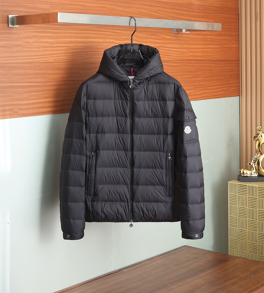 NO:537576,Down 2025 autumn and winter new masked down jacket original 1:1 custom hardware accessories fully imported original customization Welcome to counter comparison Absolutely high quality Use top-grade 95 white duck down, super soft, fluffy and full, super heavy fabric with a perfect workmanship, pay attention to the super comfortable fabric, Exclusive model, non-market goods, same size for men and women, M ~XXXL/9895,,Moncler, down jacket, alexander wang19860909羽绒 2025秋冬新款蒙口羽绒服原版1:1订制五金配件全进口原版定制 欢迎专柜对比 绝对的高品质 采用顶级95白鸭绒 超柔软 充羽量蓬松饱满 超级重面料做工杠杠的版型完美 注意面料超舒服 独家款 非市场货 男女同款尺码M ～XXXL/9895,,Moncler,down jacket,alexander wang,Men's clothing