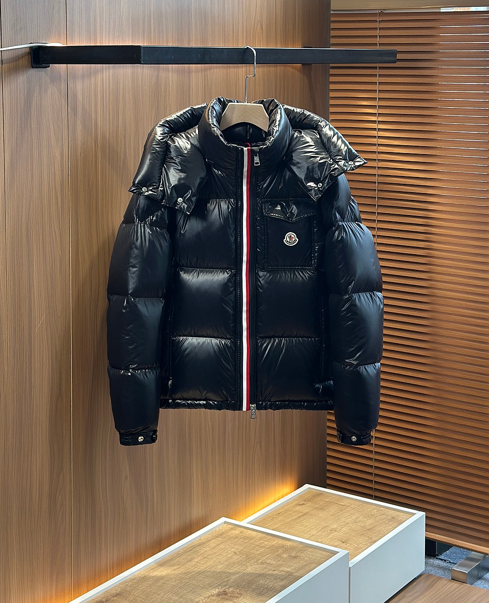 NO:596768,The highest version of down jacket is coming!  Meng Mouth Rainbow Three Ribbons 2025 Autumn and Winter New Original 1:1 Customized Hardware Accessories All Imported Original Customization Welcome to compare at the counter Absolutely high quality Use top 95 white duck down Super soft Filled with fluffy and full feathers Super heavy fabrics with perfect workmanship bll note that the fabric is super comfortable Exclusive model Non-market goods Same size for men and women 12345, Moncler, down jacket, alexander wang19860909羽绒服 最高版本牛货来袭！蒙口彩虹三织带 2025秋冬新款原版1:1订制五金配件全进口原版定制 欢迎专柜对比 绝对的高品质 采用顶级95白鸭绒 超柔软 充羽量蓬松饱满 超级重面料做工杠杠的版型完美 bll注意面料超舒服 独家款 非市场货 男女同款尺码12345,,Moncler,down jacket,alexander wang,Men's clothing