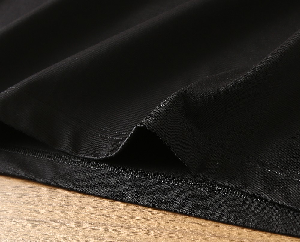 🌾普拉达PRADA2026春夏新款首发专柜最新款短袖圆领T恤 高端订制 设计前卫时尚！品牌logo重工艺