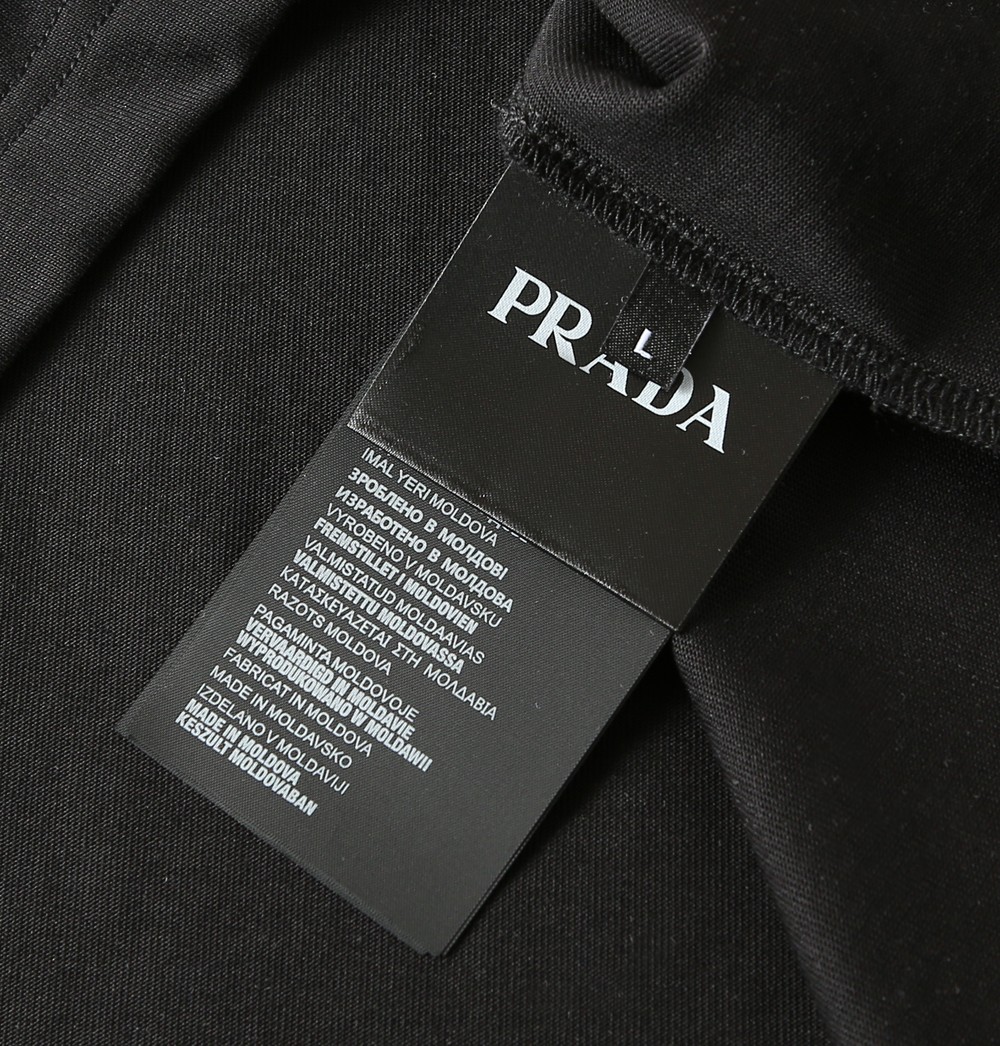 🌾普拉达PRADA2026春夏新款首发专柜最新款短袖圆领T恤 高端订制 设计前卫时尚！品牌logo重工艺