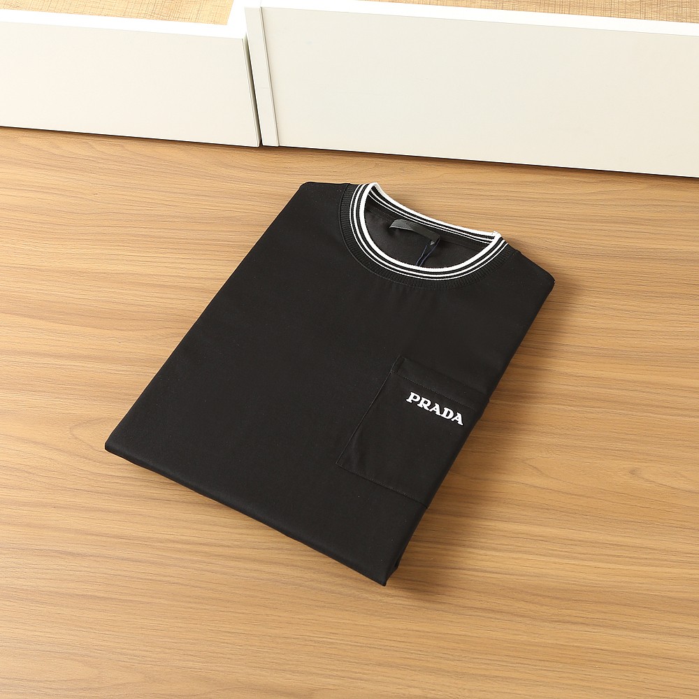 🌾普拉达PRADA2026春夏新款首发专柜最新款短袖圆领T恤 高端订制 设计前卫时尚！品牌logo重工艺
