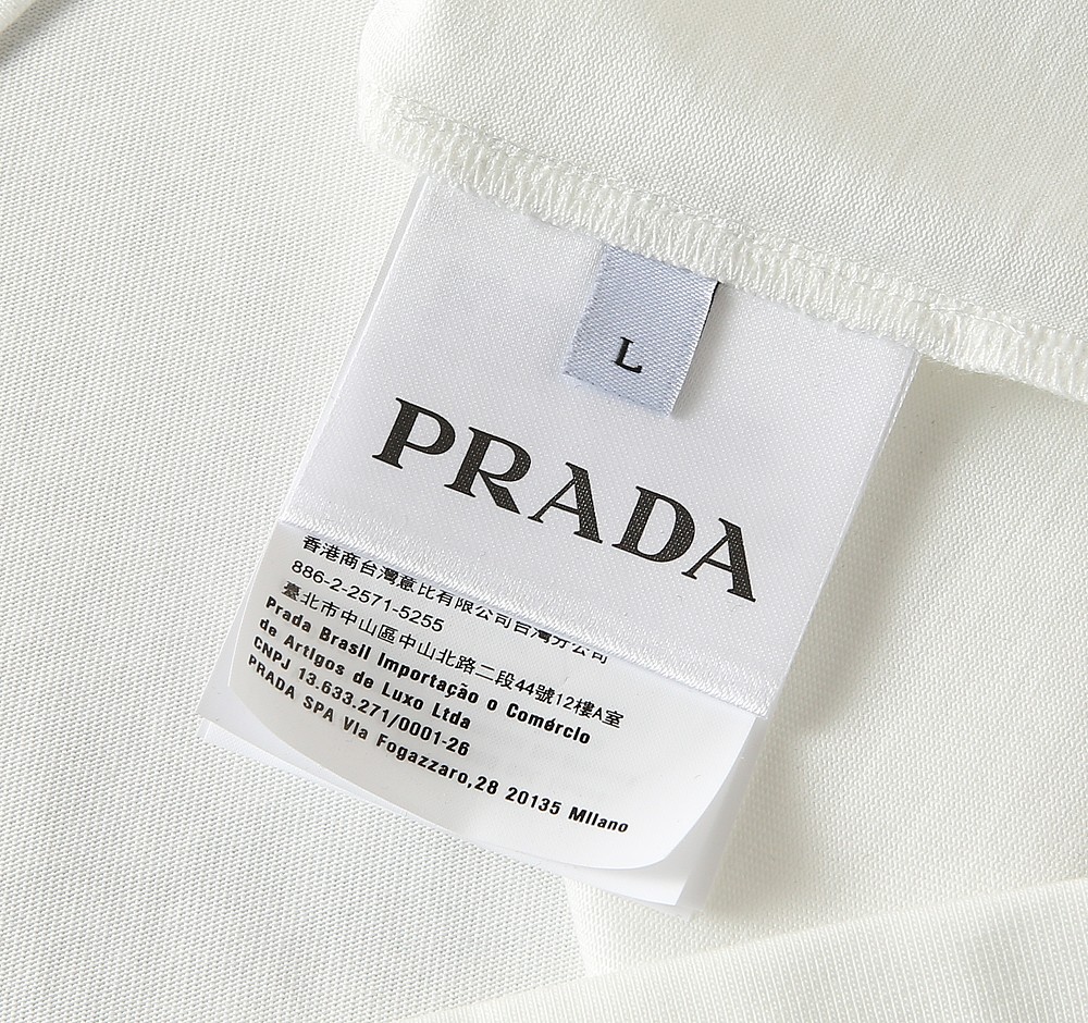 🌾普拉达PRADA2026春夏新款首发专柜最新款短袖圆领T恤 高端订制 设计前卫时尚！品牌logo重工艺