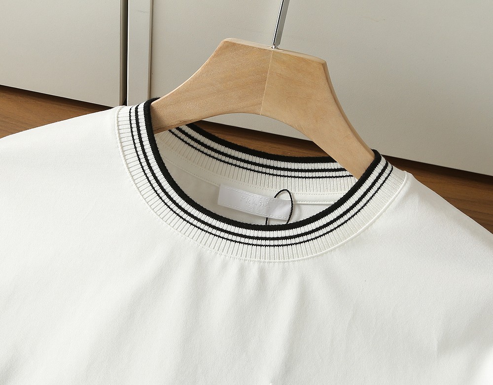 🌾普拉达PRADA2026春夏新款首发专柜最新款短袖圆领T恤 高端订制 设计前卫时尚！品牌logo重工艺