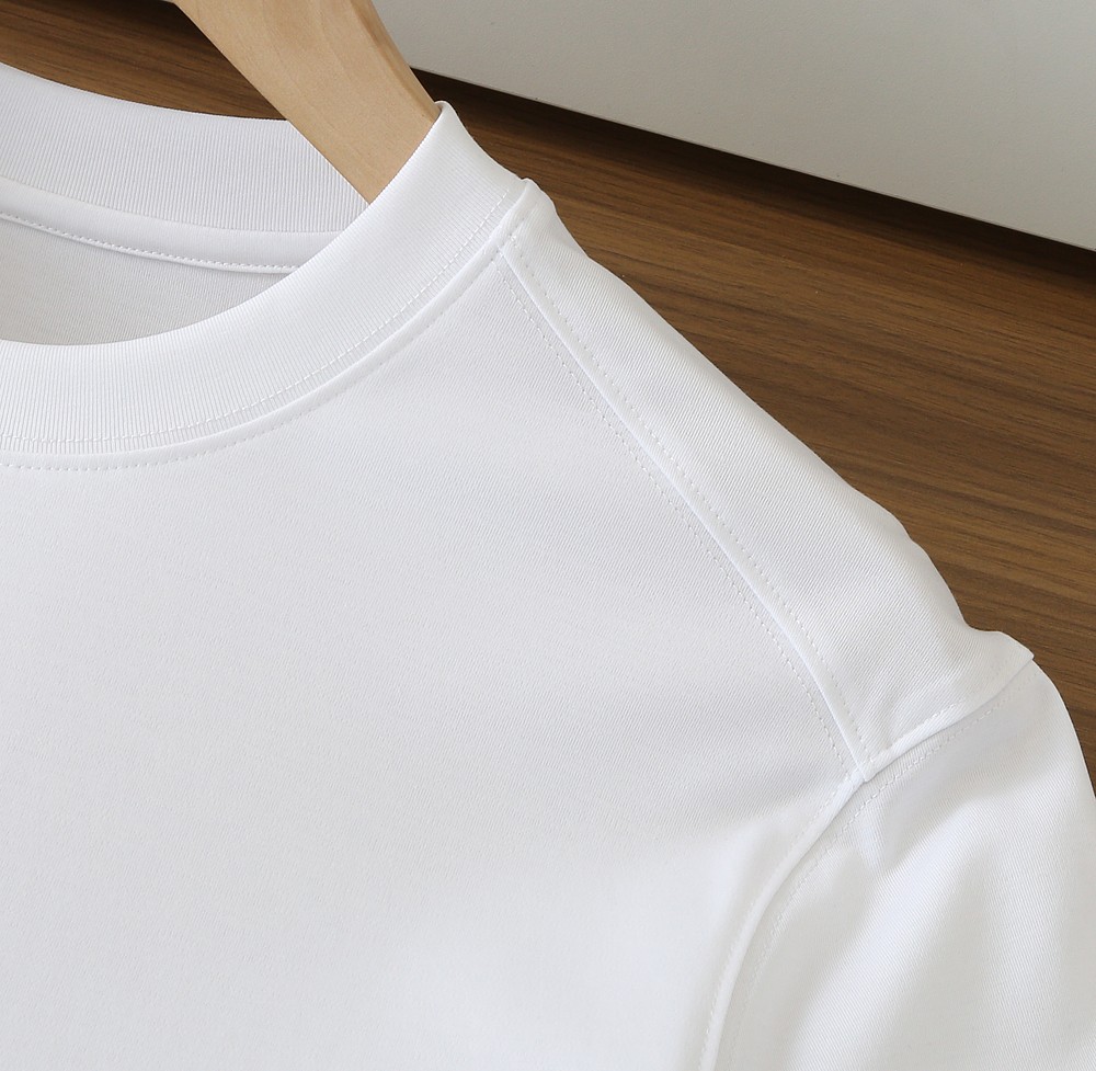 🌾ZZ杰尼亚春夏新款首发专柜最新款短袖圆领T恤 高端订制 设计前卫时尚！品牌logo重工艺设计 高端定制