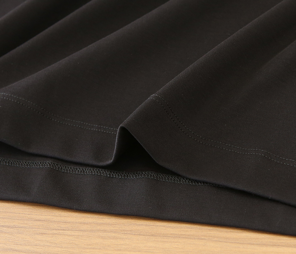 🌾普拉达P家春夏新款首发专柜最新款短袖圆领T恤 高端订制 设计前卫时尚！高端定制匹马棉＋桑蚕丝＋莫代尔面