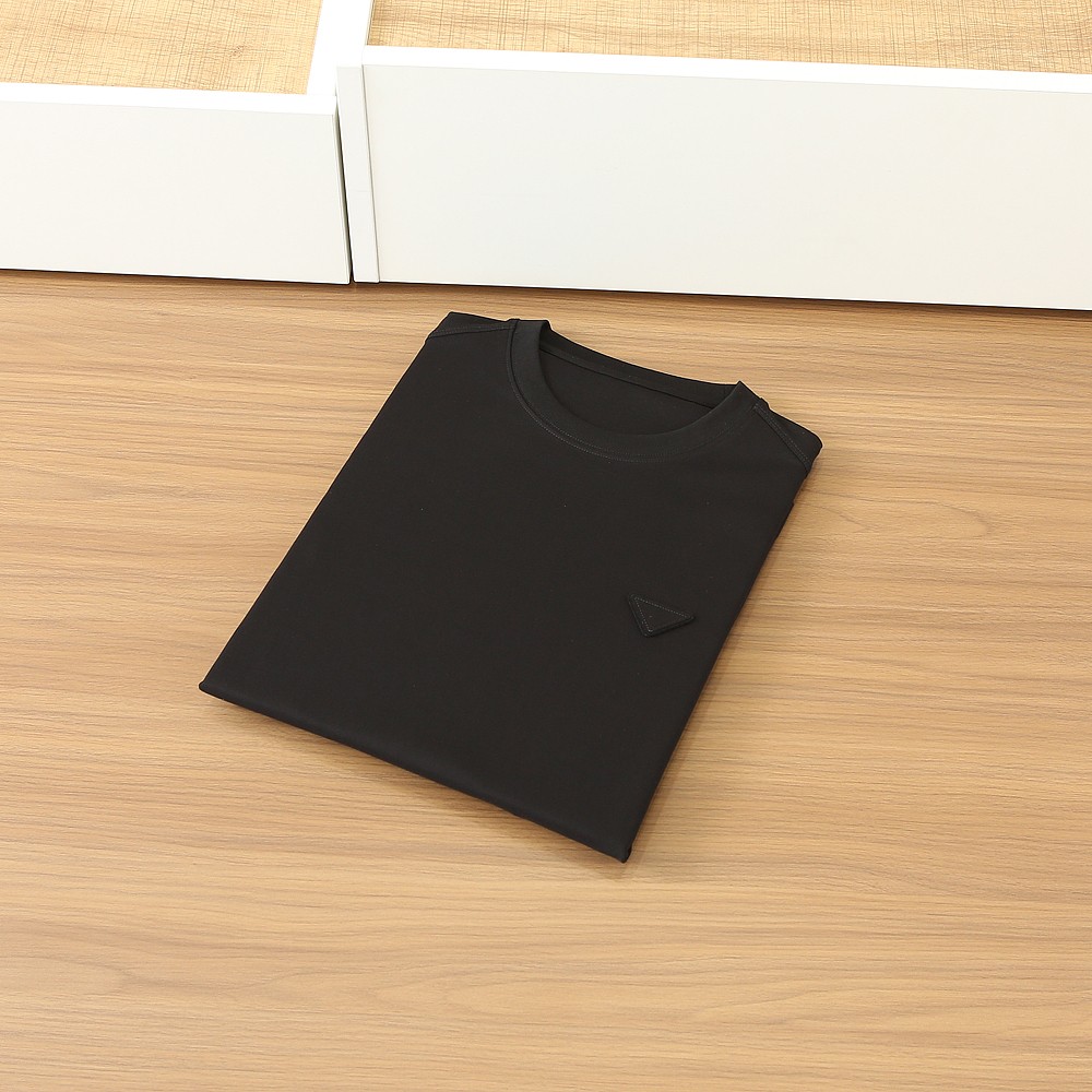 🌾普拉达P家春夏新款首发专柜最新款短袖圆领T恤 高端订制 设计前卫时尚！高端定制匹马棉＋桑蚕丝＋莫代尔面