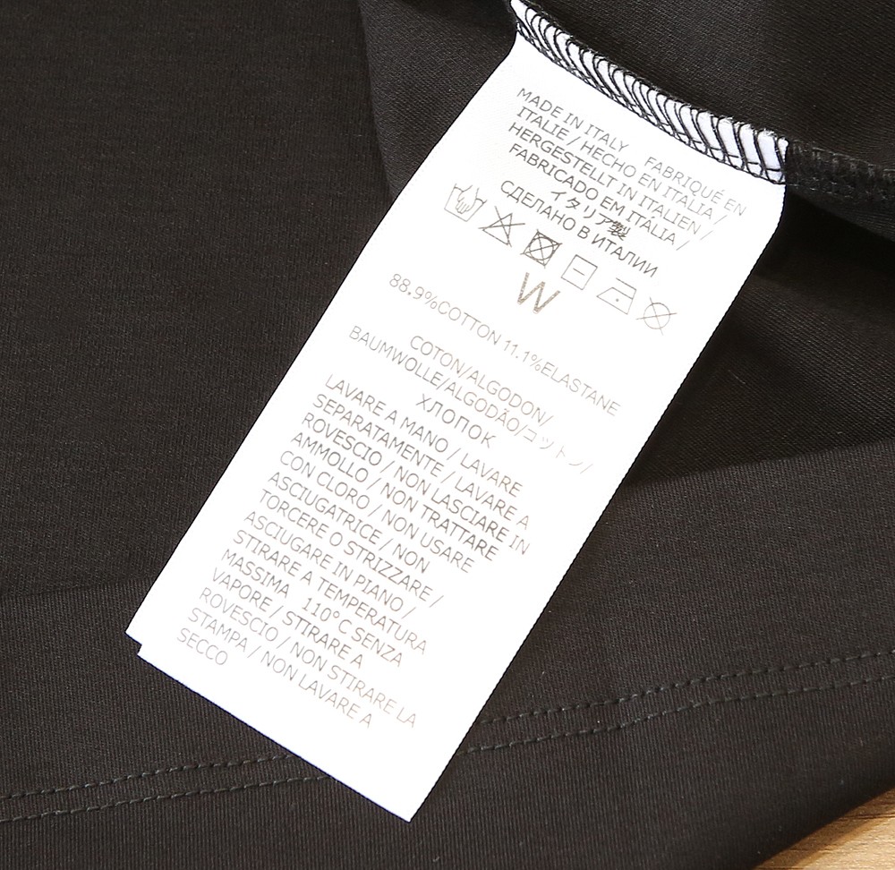 🌾普拉达P家春夏新款首发专柜最新款短袖圆领T恤 高端订制 设计前卫时尚！高端定制匹马棉＋桑蚕丝＋莫代尔面