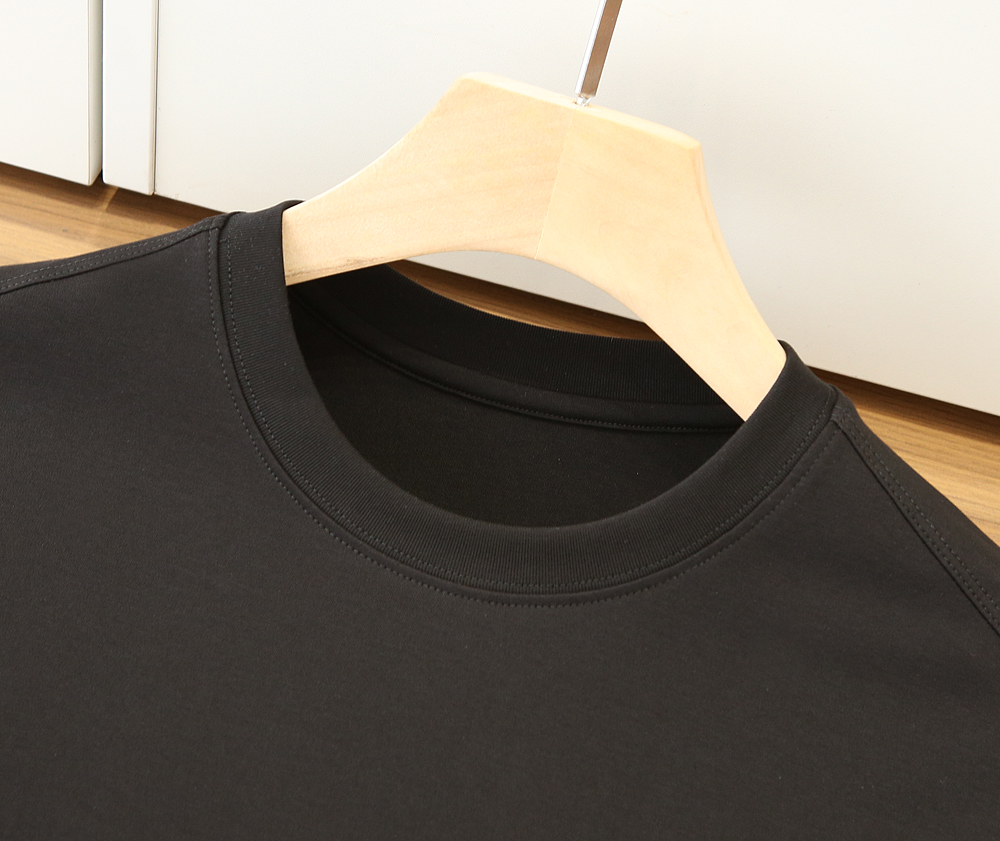 🌾普拉达P家春夏新款首发专柜最新款短袖圆领T恤 高端订制 设计前卫时尚！高端定制匹马棉＋桑蚕丝＋莫代尔面