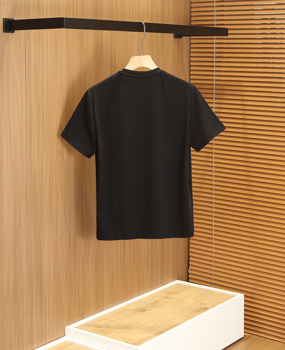 🌾普拉达P家春夏新款首发专柜最新款短袖圆领T恤 高端订制 设计前卫时尚！高端定制匹马棉＋桑蚕丝＋莫代尔面