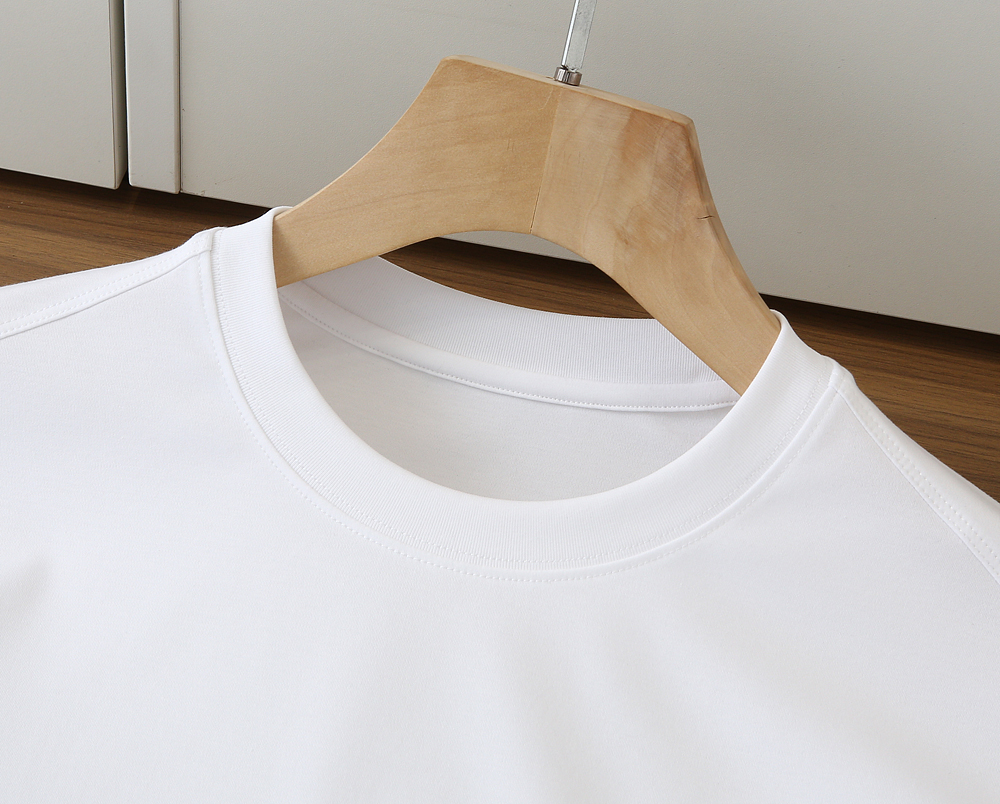 🌾普拉达P家春夏新款首发专柜最新款短袖圆领T恤 高端订制 设计前卫时尚！高端定制匹马棉＋桑蚕丝＋莫代尔面