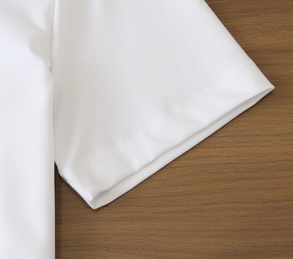 🌾普拉达P家春夏新款首发专柜最新款短袖圆领T恤 高端订制 设计前卫时尚！高端定制匹马棉＋桑蚕丝＋莫代尔面