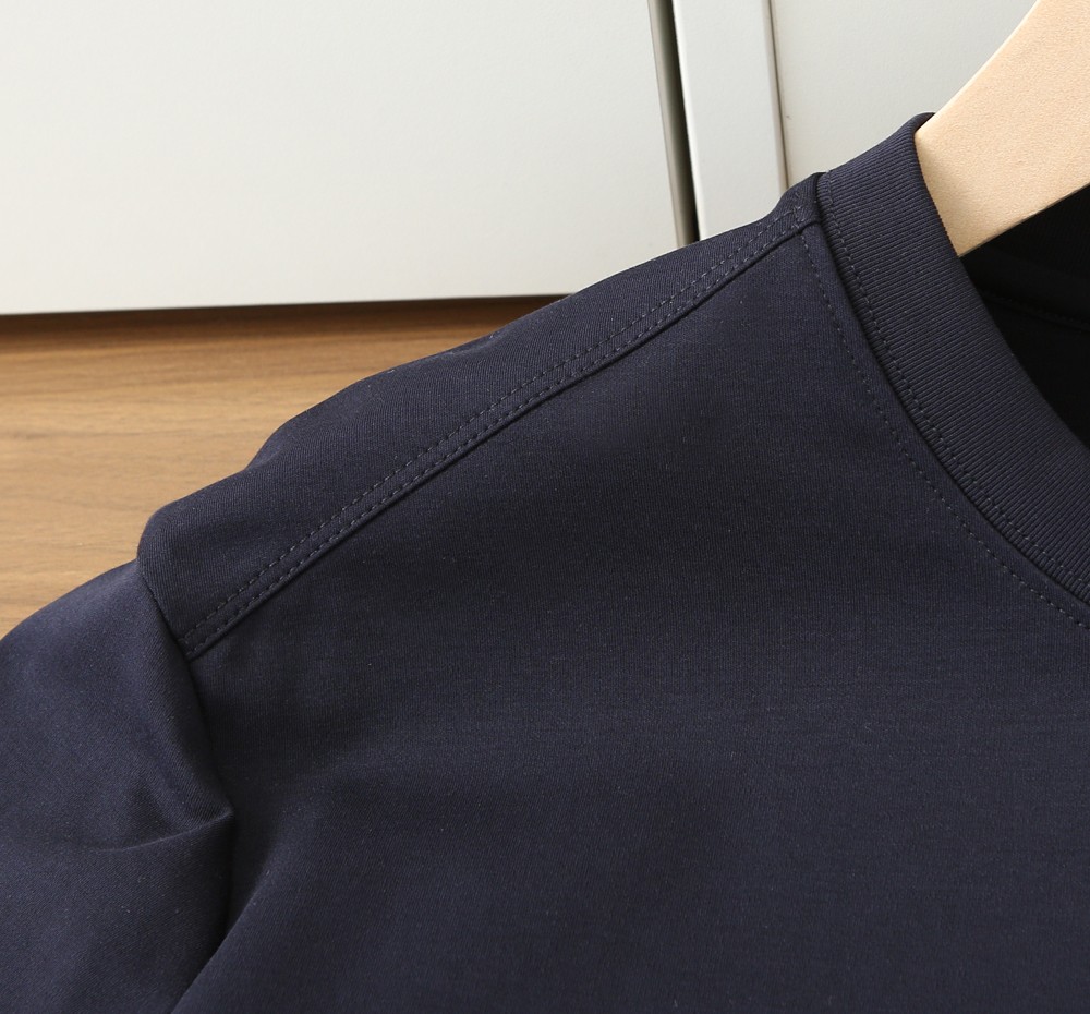 🌾普拉达P家春夏新款首发专柜最新款短袖圆领T恤 高端订制 设计前卫时尚！高端定制匹马棉＋桑蚕丝＋莫代尔面