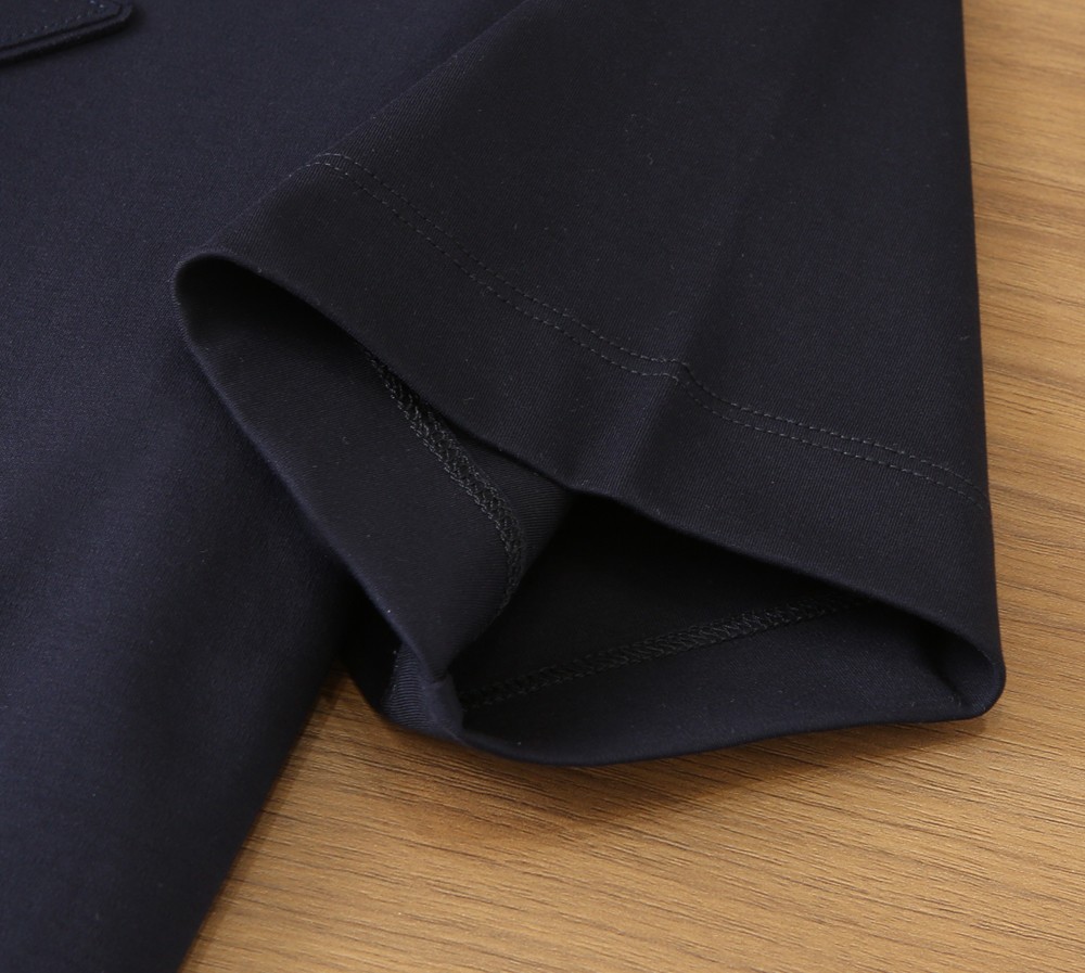 🌾普拉达P家春夏新款首发专柜最新款短袖圆领T恤 高端订制 设计前卫时尚！高端定制匹马棉＋桑蚕丝＋莫代尔面