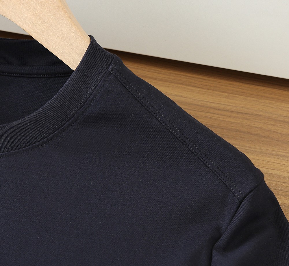 🌾普拉达P家春夏新款首发专柜最新款短袖圆领T恤 高端订制 设计前卫时尚！高端定制匹马棉＋桑蚕丝＋莫代尔面