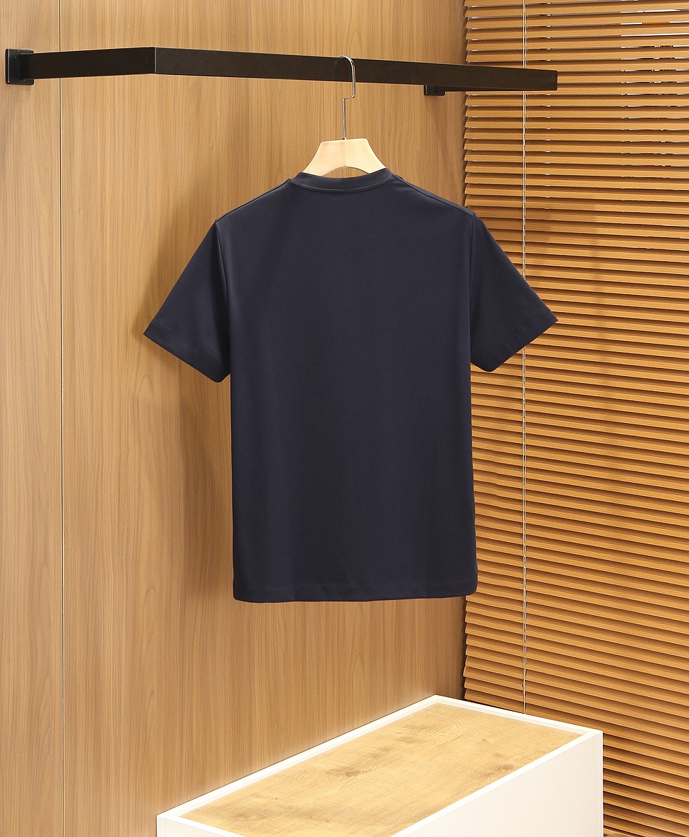 🌾普拉达P家春夏新款首发专柜最新款短袖圆领T恤 高端订制 设计前卫时尚！高端定制匹马棉＋桑蚕丝＋莫代尔面