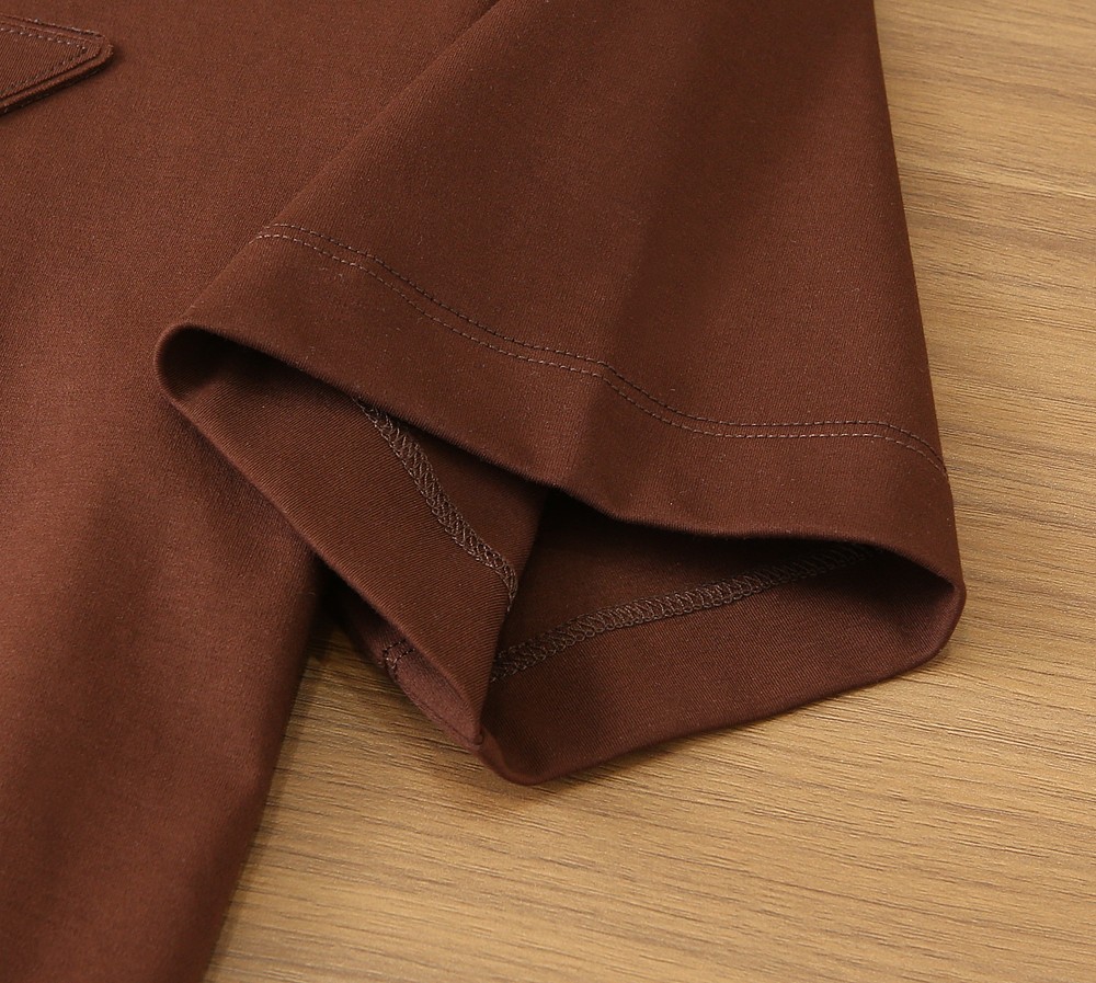 🌾普拉达P家春夏新款首发专柜最新款短袖圆领T恤 高端订制 设计前卫时尚！高端定制匹马棉＋桑蚕丝＋莫代尔面