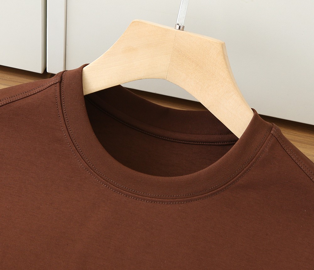 🌾普拉达P家春夏新款首发专柜最新款短袖圆领T恤 高端订制 设计前卫时尚！高端定制匹马棉＋桑蚕丝＋莫代尔面