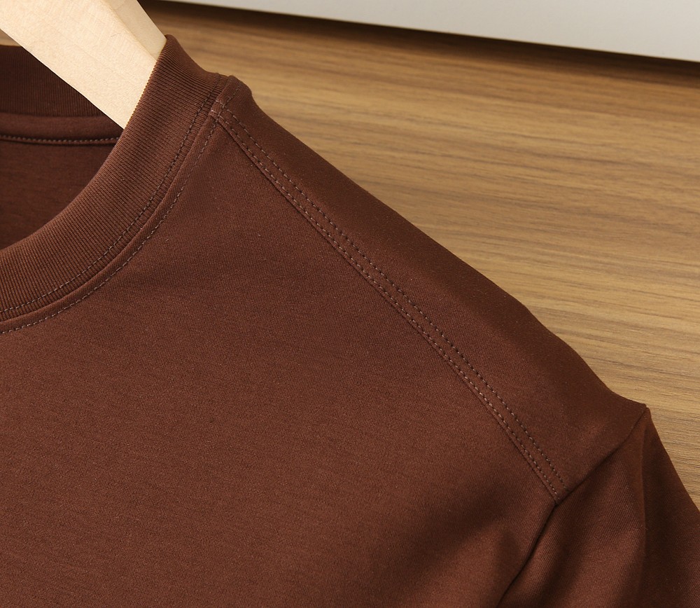 🌾普拉达P家春夏新款首发专柜最新款短袖圆领T恤 高端订制 设计前卫时尚！高端定制匹马棉＋桑蚕丝＋莫代尔面