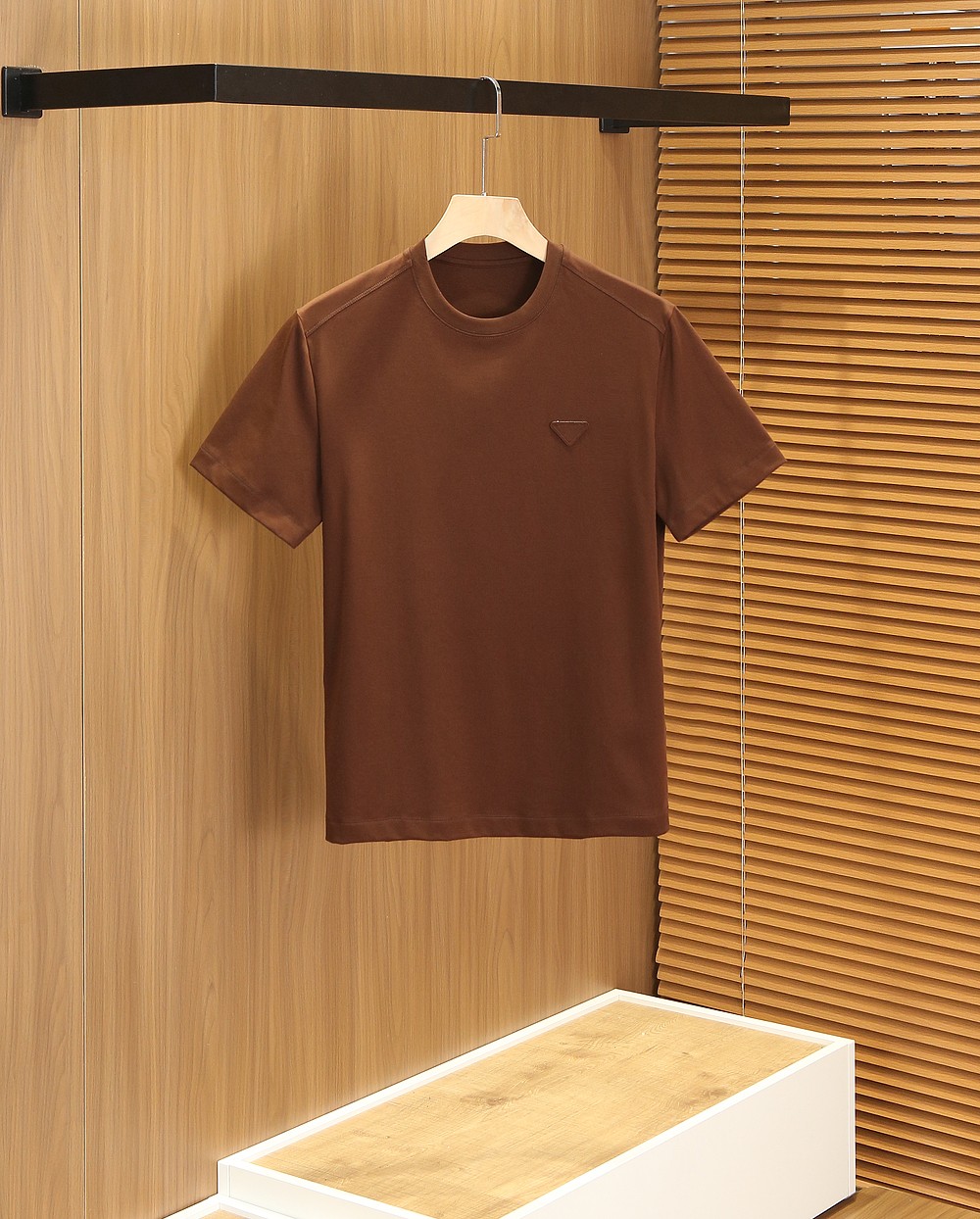 🌾普拉达P家春夏新款首发专柜最新款短袖圆领T恤 高端订制 设计前卫时尚！高端定制匹马棉＋桑蚕丝＋莫代尔面