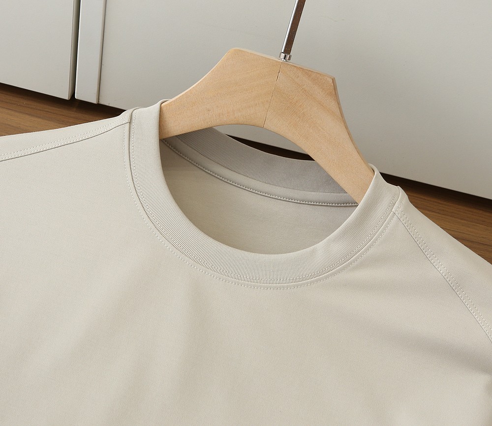 🌾普拉达P家春夏新款首发专柜最新款短袖圆领T恤 高端订制 设计前卫时尚！高端定制匹马棉＋桑蚕丝＋莫代尔面