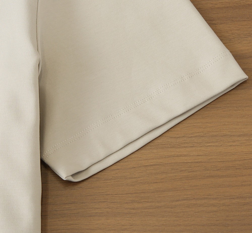 🌾普拉达P家春夏新款首发专柜最新款短袖圆领T恤 高端订制 设计前卫时尚！高端定制匹马棉＋桑蚕丝＋莫代尔面