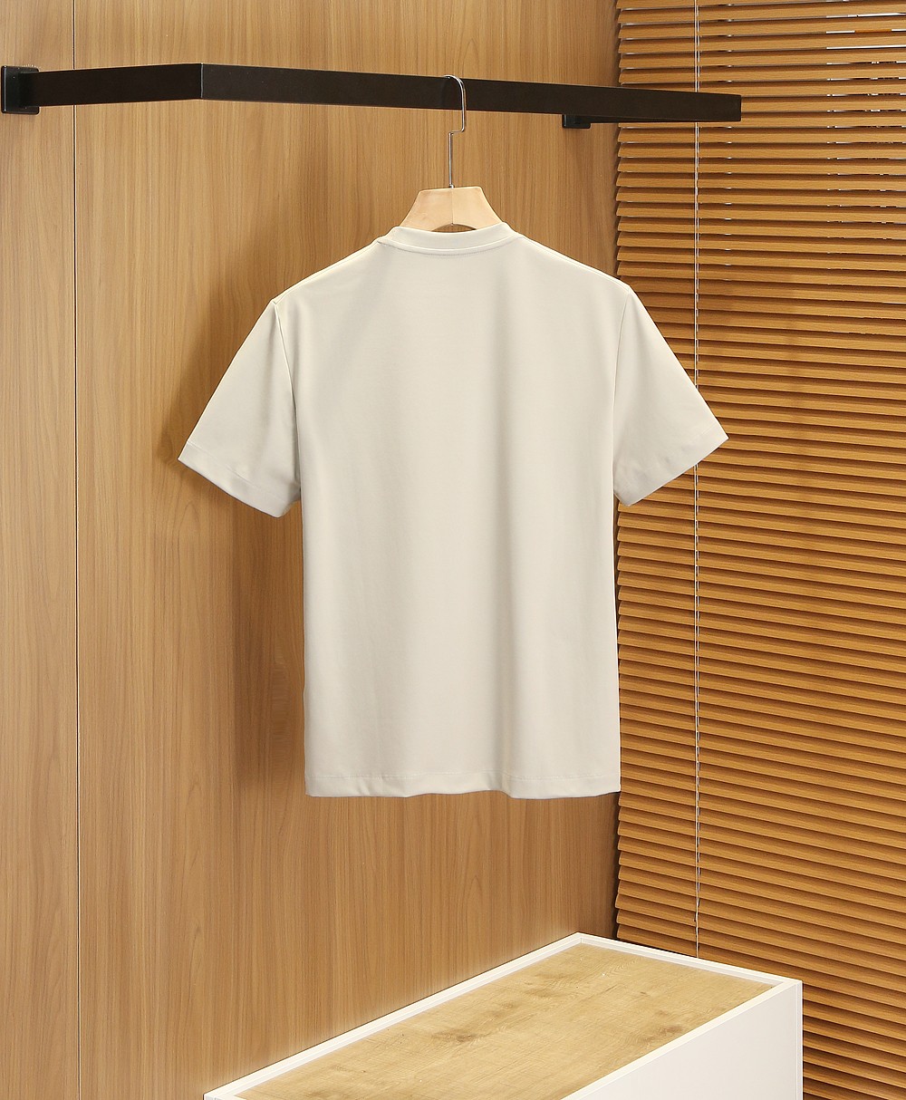 🌾普拉达P家春夏新款首发专柜最新款短袖圆领T恤 高端订制 设计前卫时尚！高端定制匹马棉＋桑蚕丝＋莫代尔面