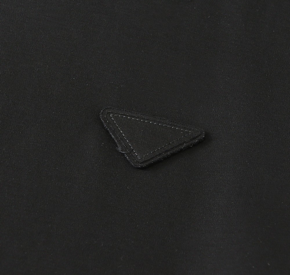 🌾普拉达P家经典翻领Polo春夏新款首发专柜最新款高端订制 高端定制匹马棉＋桑蚕丝＋莫代尔面料.手感柔软