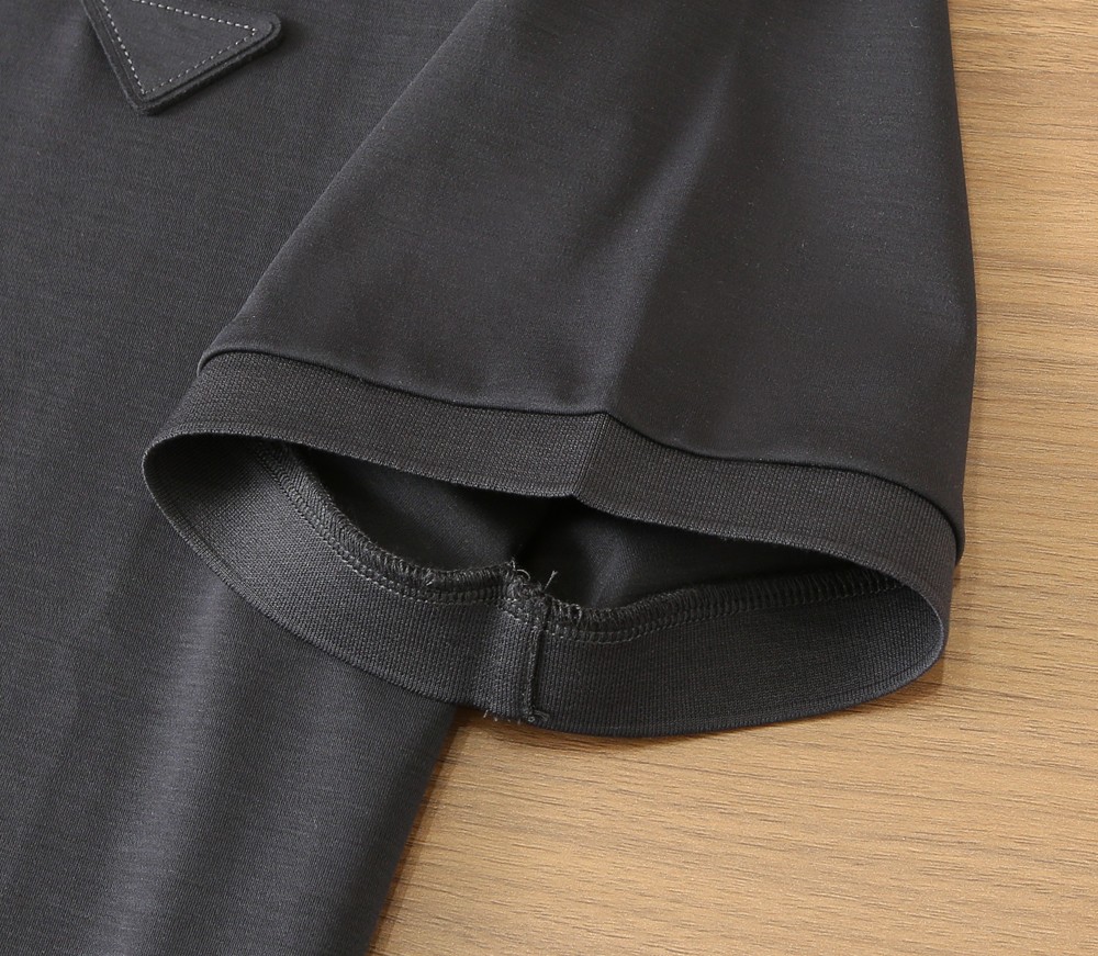 🌾普拉达P家经典翻领Polo春夏新款首发专柜最新款高端订制 高端定制匹马棉＋桑蚕丝＋莫代尔面料.手感柔软