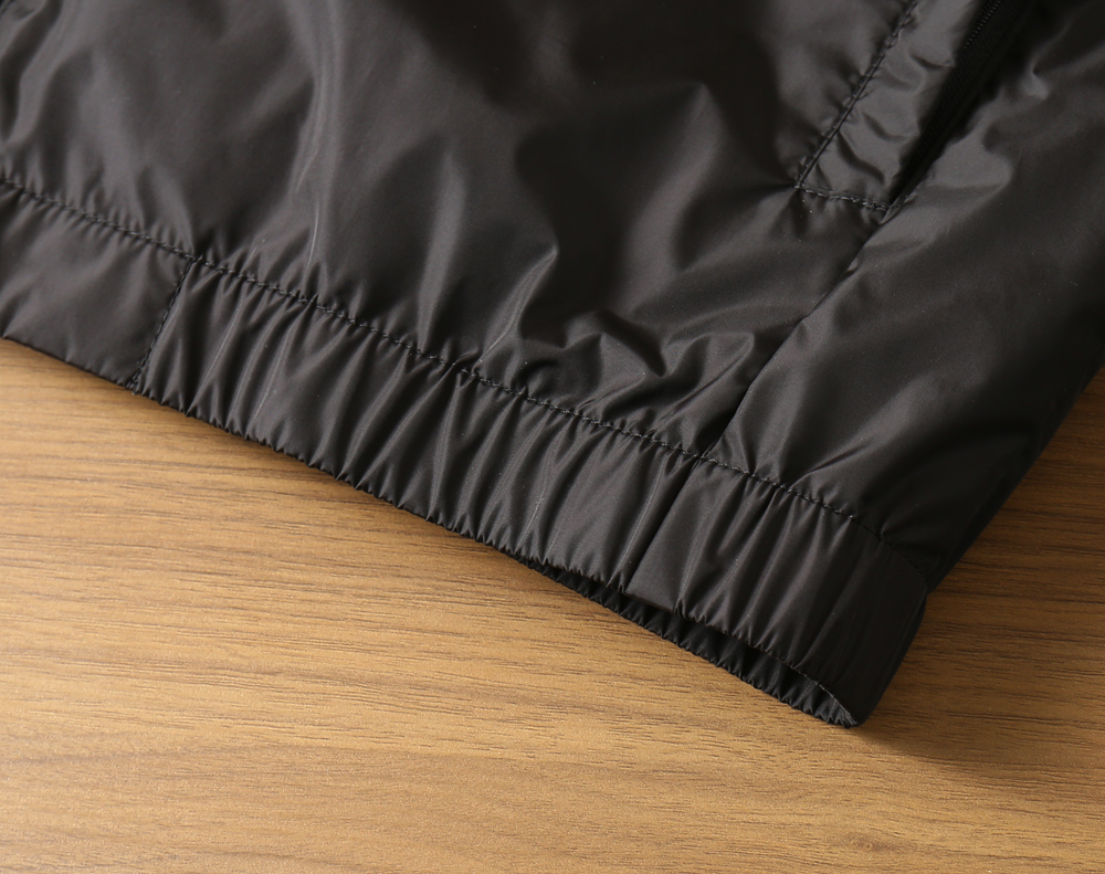 🌾2026SS早春新款普拉达最新设计款 秀场新品‼品相非常完美，三标齐全色泽饱满诱人，非常出彩的设计，轻