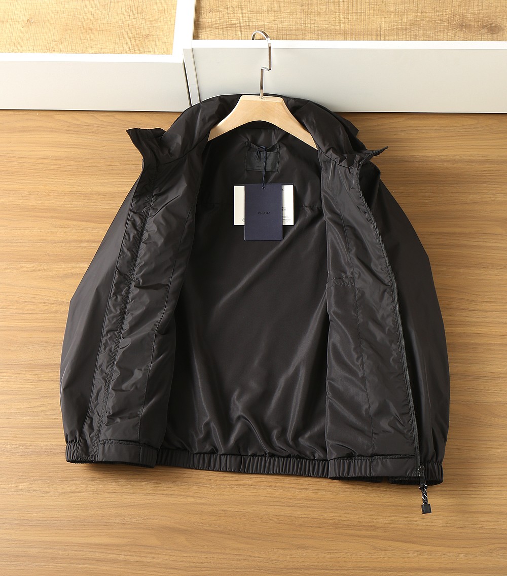 🌾2026SS早春新款普拉达最新设计款 秀场新品‼品相非常完美，三标齐全色泽饱满诱人，非常出彩的设计，轻