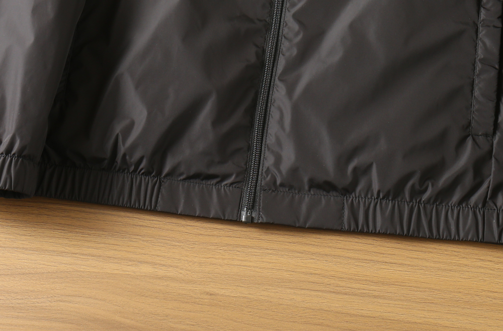 🌾2026SS早春新款普拉达最新设计款 秀场新品‼品相非常完美，三标齐全色泽饱满诱人，非常出彩的设计，轻