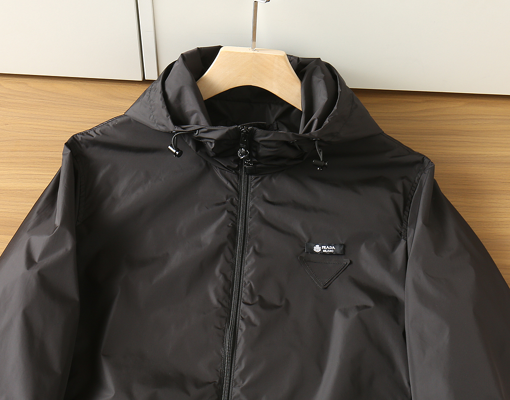 🌾2026SS早春新款普拉达最新设计款 秀场新品‼品相非常完美，三标齐全色泽饱满诱人，非常出彩的设计，轻