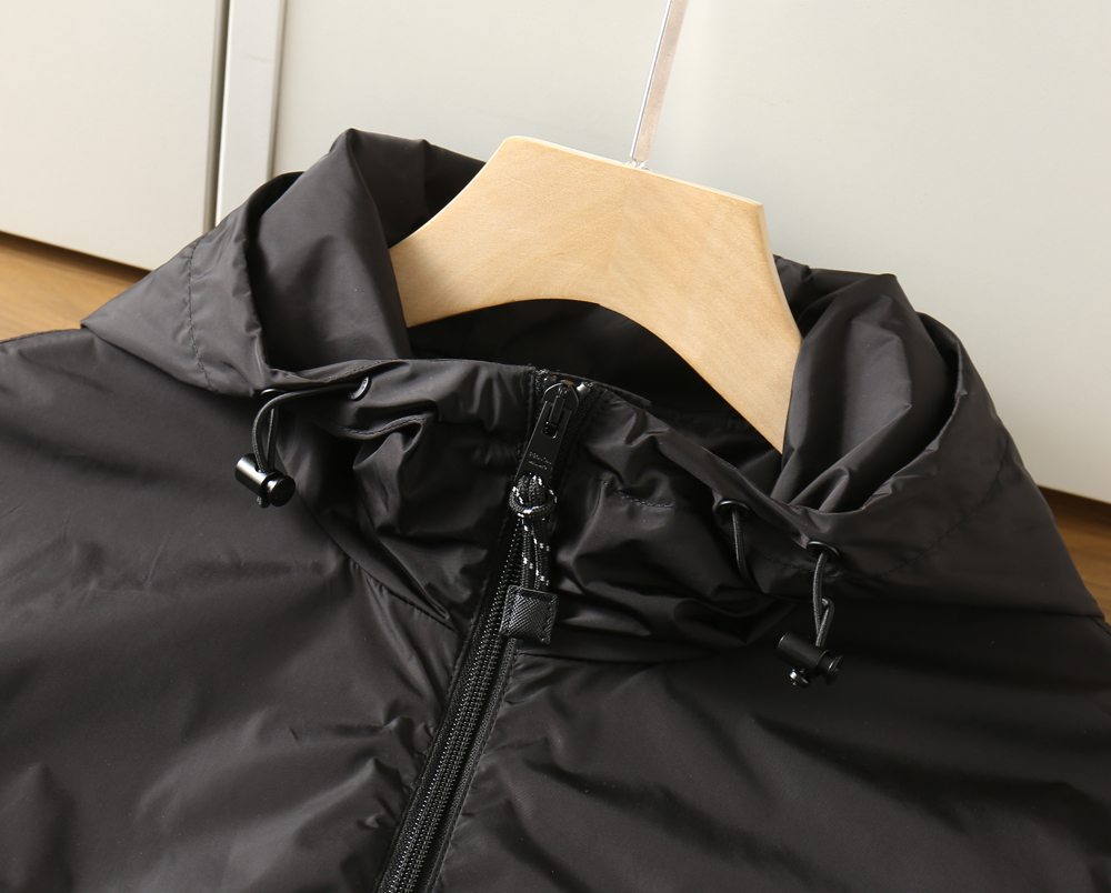 🌾2026SS早春新款普拉达最新设计款 秀场新品‼品相非常完美，三标齐全色泽饱满诱人，非常出彩的设计，轻