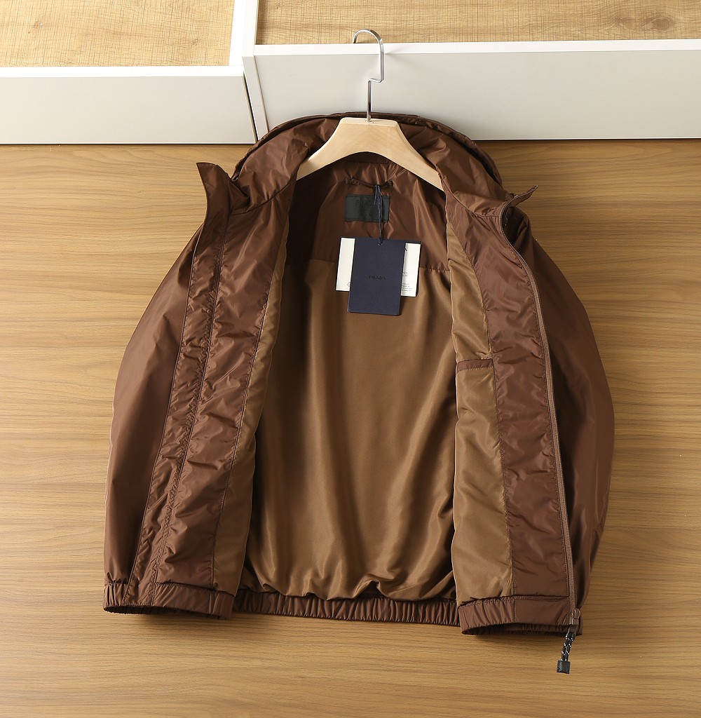 🌾2026SS早春新款普拉达最新设计款 秀场新品‼品相非常完美，三标齐全色泽饱满诱人，非常出彩的设计，轻