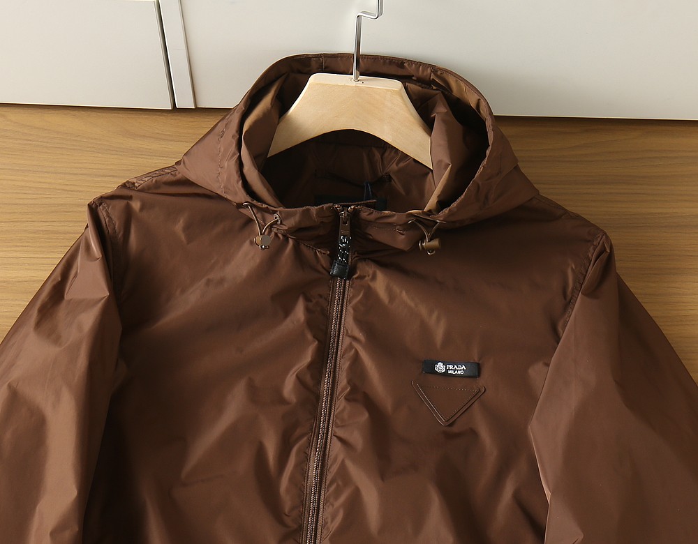 🌾2026SS早春新款普拉达最新设计款 秀场新品‼品相非常完美，三标齐全色泽饱满诱人，非常出彩的设计，轻