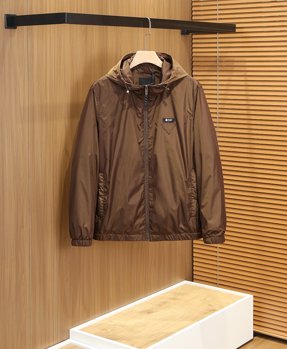 🌾2026SS早春新款普拉达最新设计款 秀场新品‼品相非常完美，三标齐全色泽饱满诱人，非常出彩的设计，轻