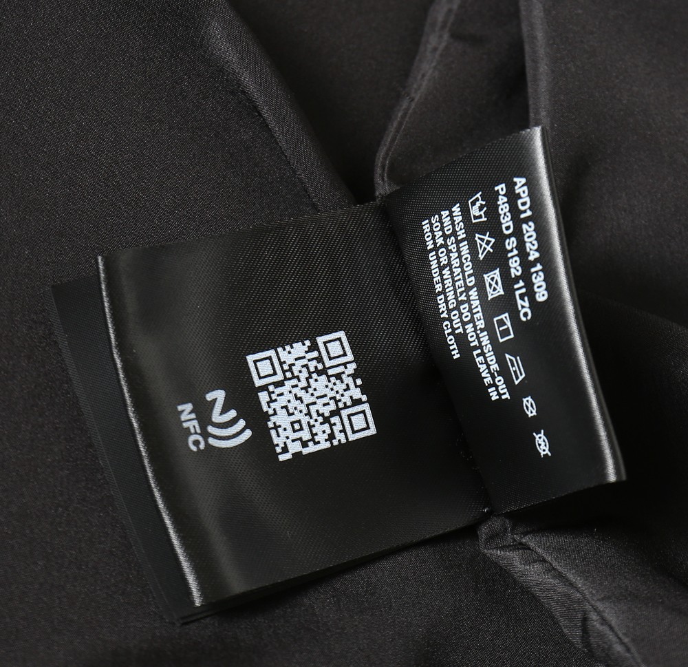 🌾普拉达连帽风衣外套尺寸表……J-2202