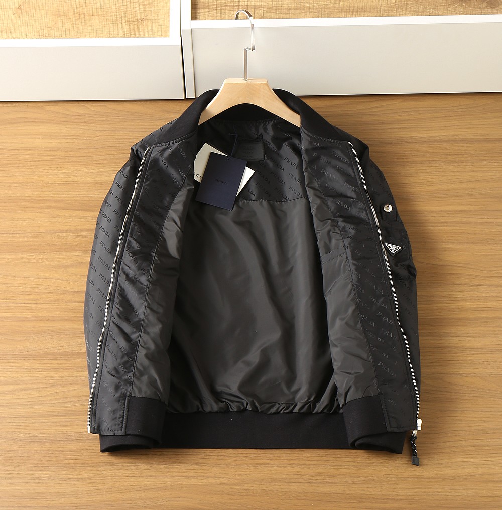 🌾2026SS早春新款普拉达最新设计款 秀场新品‼品相非常完美，三标齐全色泽饱满诱人，非常出彩的设计，轻