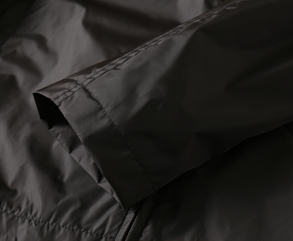 🌾2026SS早春新款普拉达最新设计款 秀场新品‼品相非常完美，三标齐全色泽饱满诱人，非常出彩的设计，轻