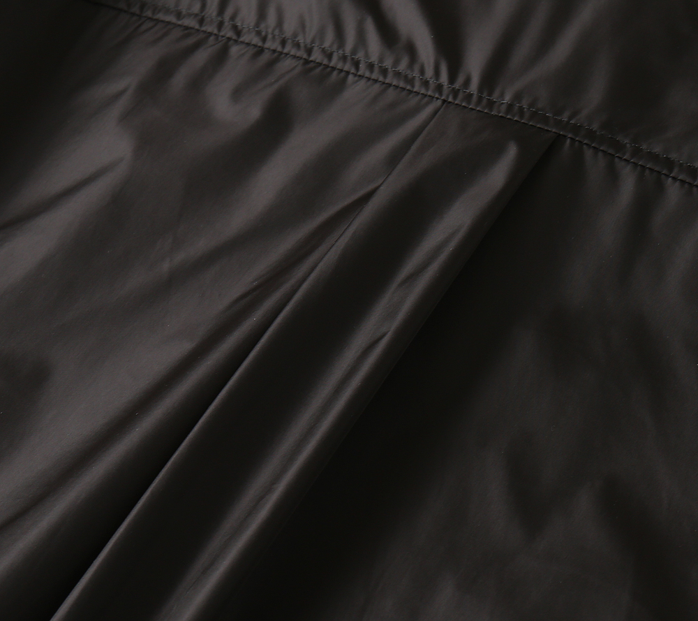 🌾2026SS早春新款普拉达最新设计款 秀场新品‼品相非常完美，三标齐全色泽饱满诱人，非常出彩的设计，轻